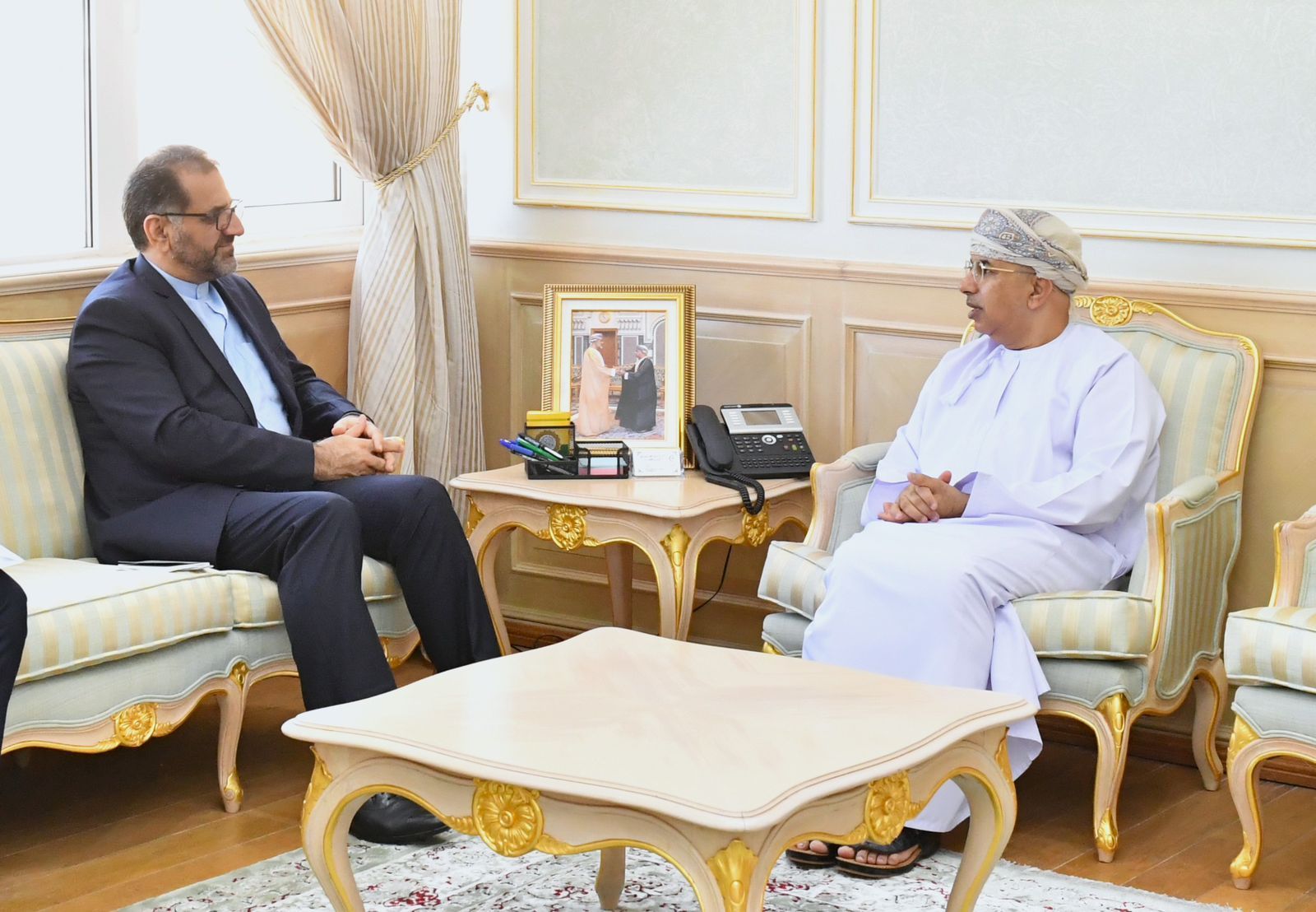 وزير الصحة يستقبل السفير الإيراني