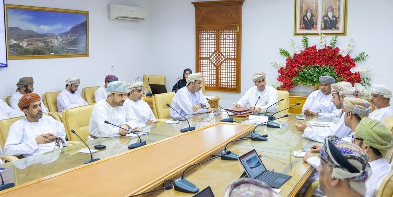 استعراض برامج خطط تطوير النقل البري بشمال الباطنة