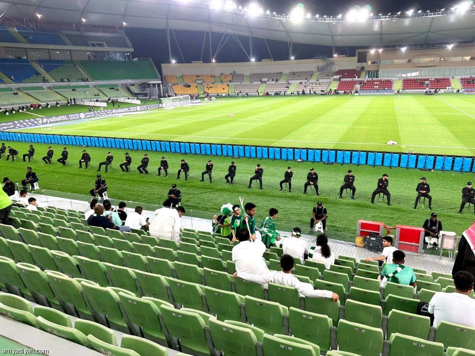 الأهلي يحتفل بالفوز الأكبر