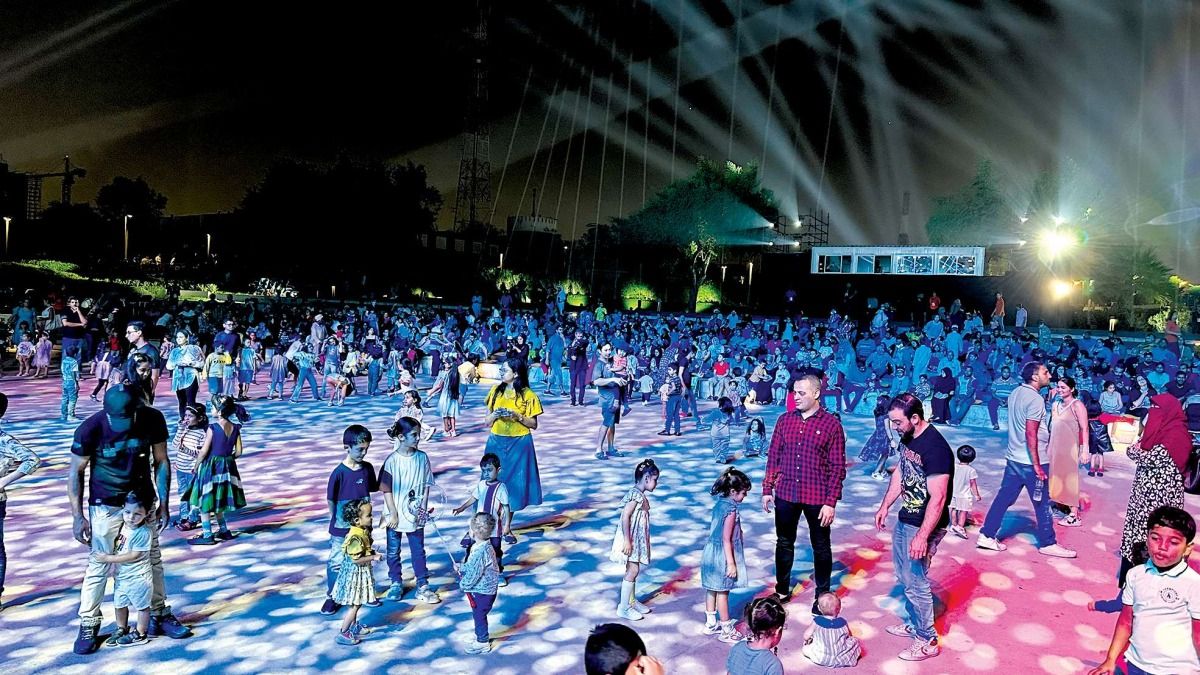 مسرح «الإكسبو» كرنفال يستقطب الزوار