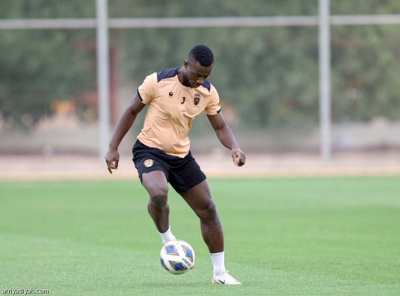 رازوفيتش يواجه العين بالتمرير السريع