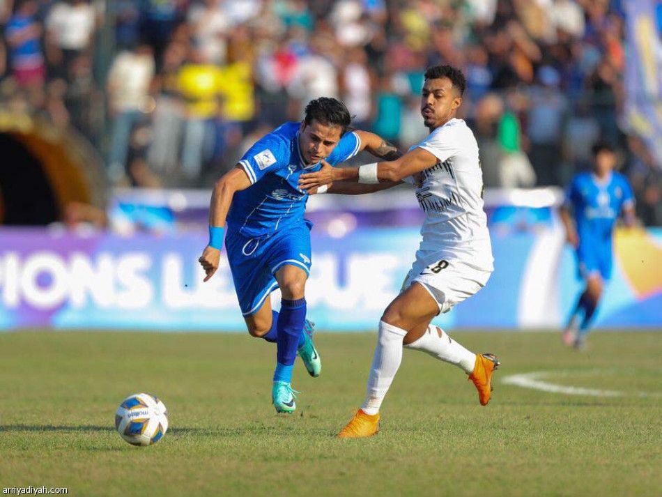 الاتحاد يغير تقاليد بنزيما