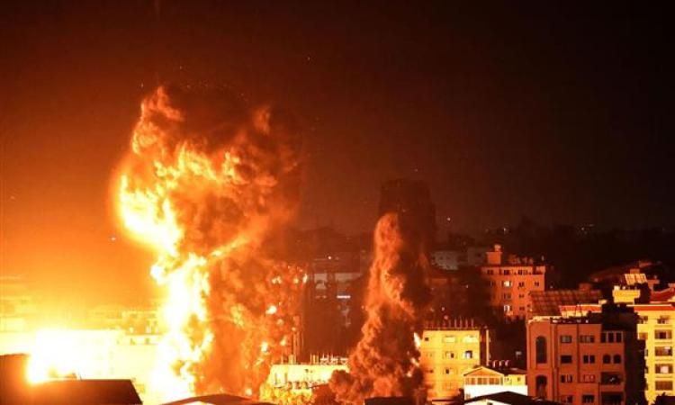 استشهاد عشرات الفلسطينيين في مجزرة جديدة بـ”دير البلح”