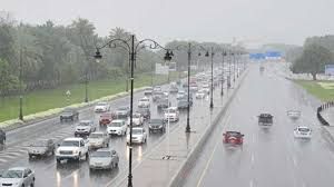 استمرار تأثر أجواء سلطنة عمان بإخدود من منخفض جوي