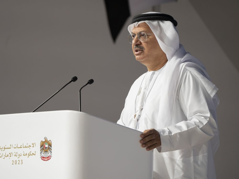 أنور قرقاش: القيادة الإماراتية طموحة وتثق في قدرات شعبها