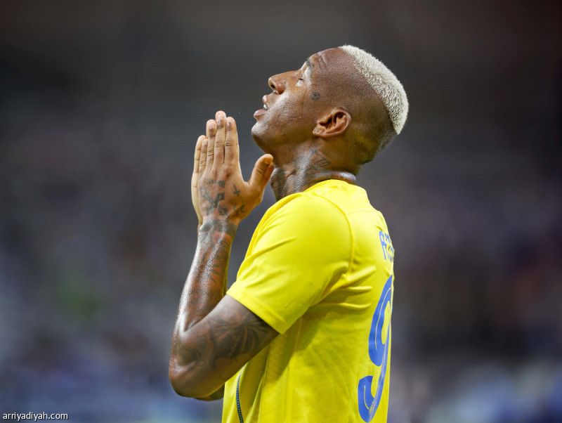 تاليسكا يُلحق الدحيل بالرائد