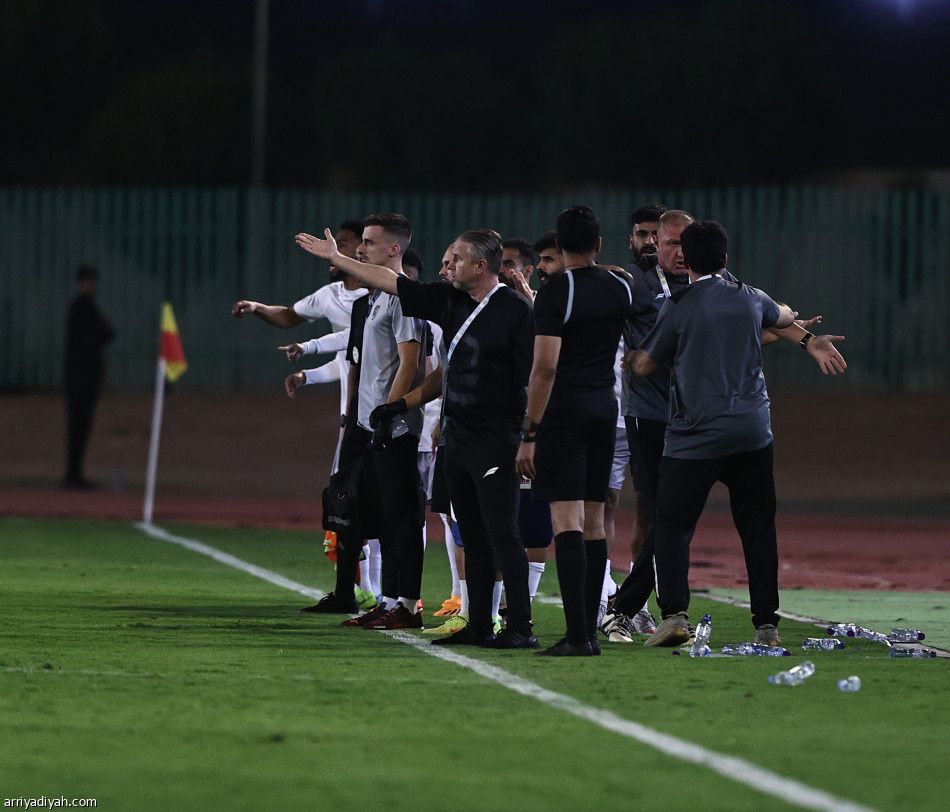 الخليج يقلبها على الطائي بثلاثية