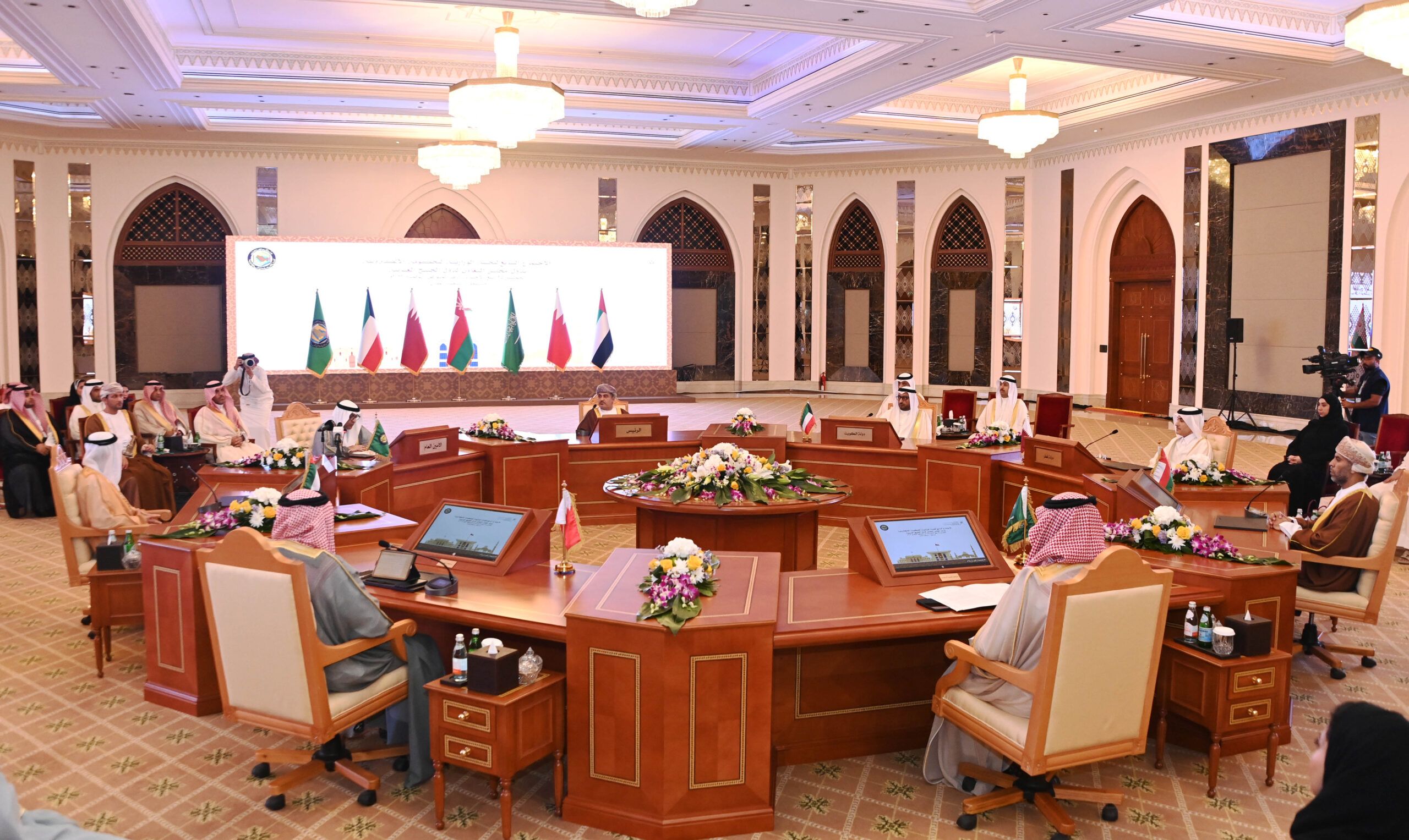 اعتماد الدليل الاسترشادي لأخلاقيات استخدام الذكاء الاصطناعي