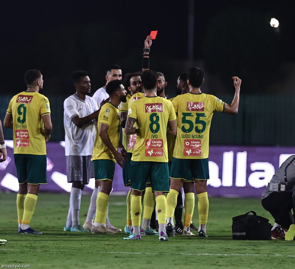 الخليج يقلبها على الطائي بثلاثية