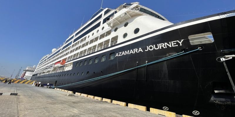 اكثر من 5 آلاف راكب .. ميناء صلالة يستقبل سفينتين سياحيتين