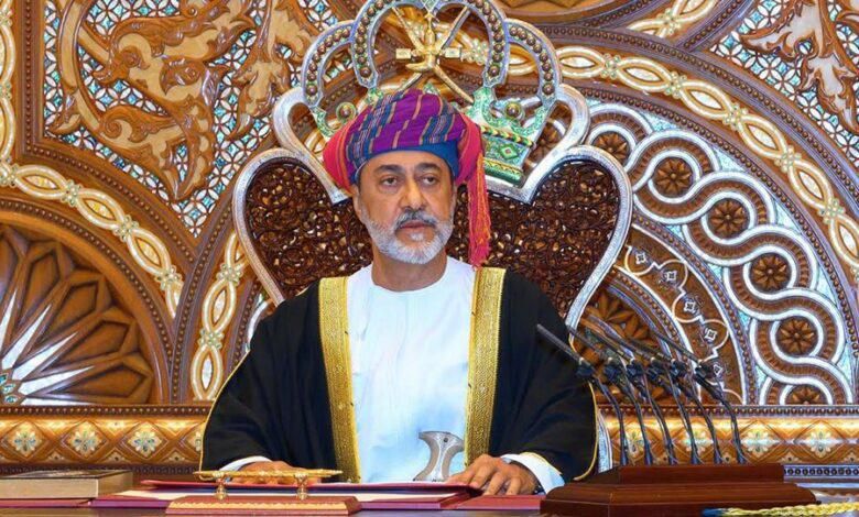 مرسومان سلطانيان في شأن الإعفاء من الضرائب وتعيين سفراء