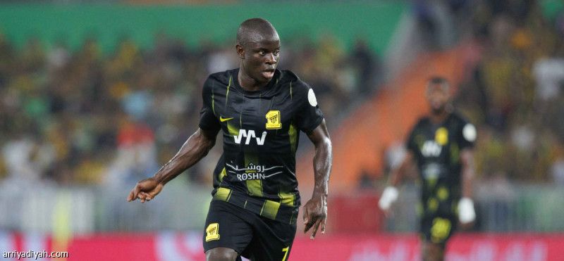 ديشان: استدعاء موهبة باريس لا يعني الاستغناء عن كانتي