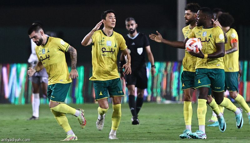 الخليج يقلبها على الطائي بثلاثية