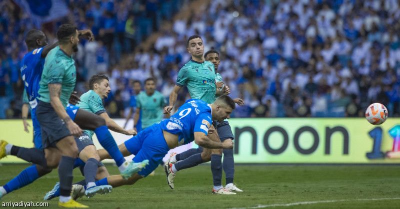 الهلال يكسر صمود التعاون.. ويحلق بالصدارة
