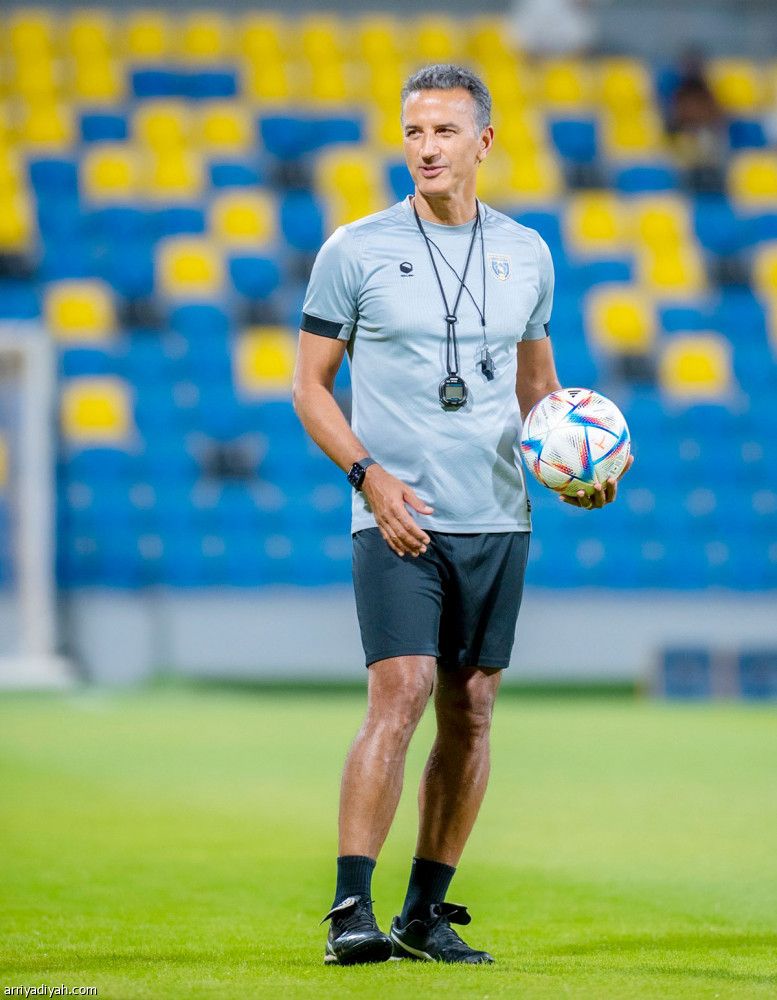 سالم والظهيران يرجحون كفة الهلال