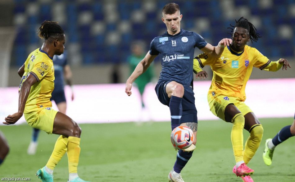 قبل التوقف.. الأخدود يتعافى بنقاط الحزم