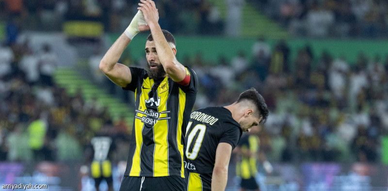 بنزيما: سانتو مرحلة انتهت.. نفكر في المستقبل