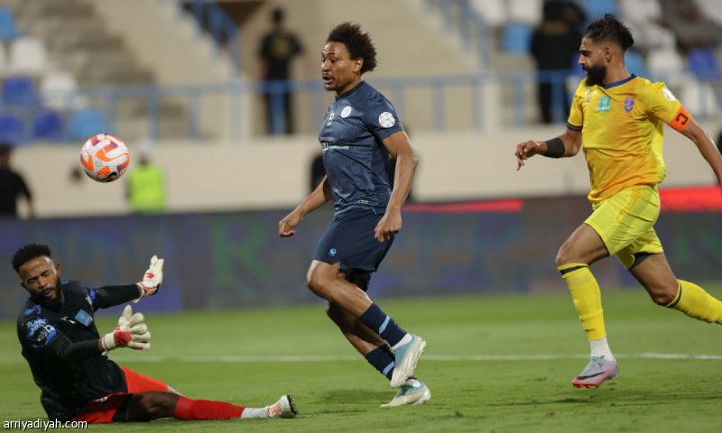 قبل التوقف.. الأخدود يتعافى بنقاط الحزم