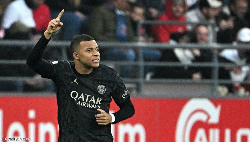 باريس سان جيرمان يتصدر بـ«هاتريك» مبابي