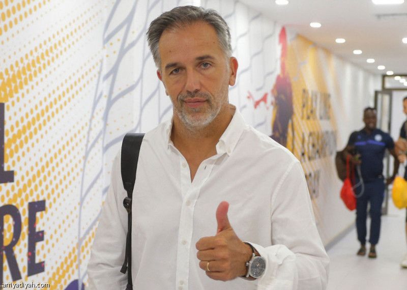 الأخدود يقيل مندوسا ويعين سيفيلا