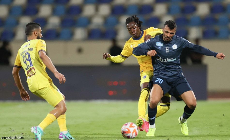 قبل التوقف.. الأخدود يتعافى بنقاط الحزم