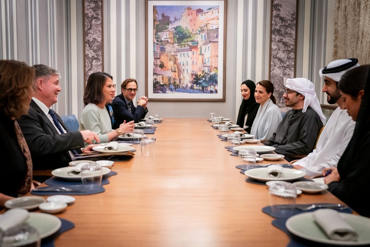 عبدالله بن زايد يترأس أعمال اللجنة المشتركة بين الإمارات وإندونيسيا