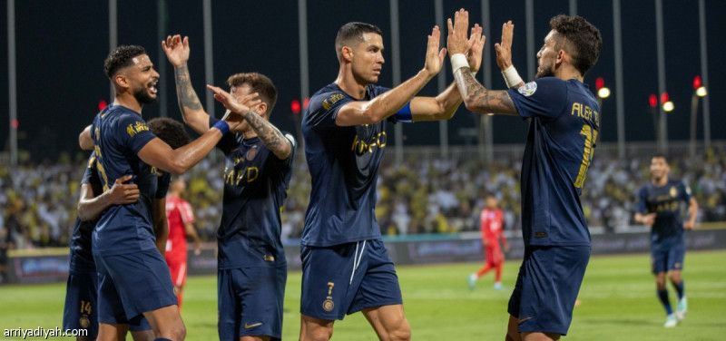 النصر يلاحق الصدارة بثلاثية الوحدة