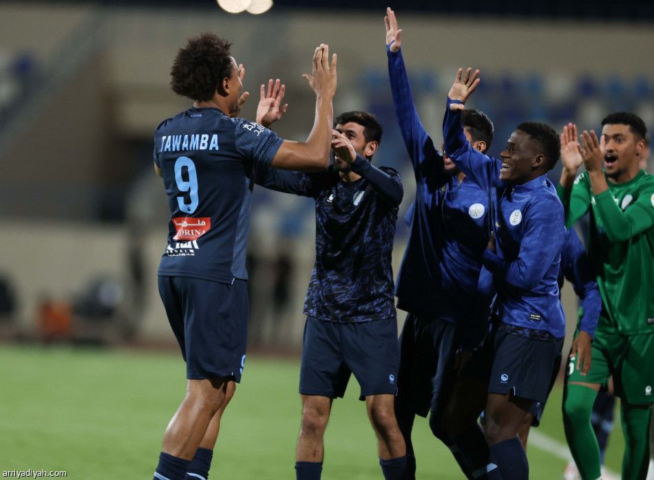 قبل التوقف.. الأخدود يتعافى بنقاط الحزم