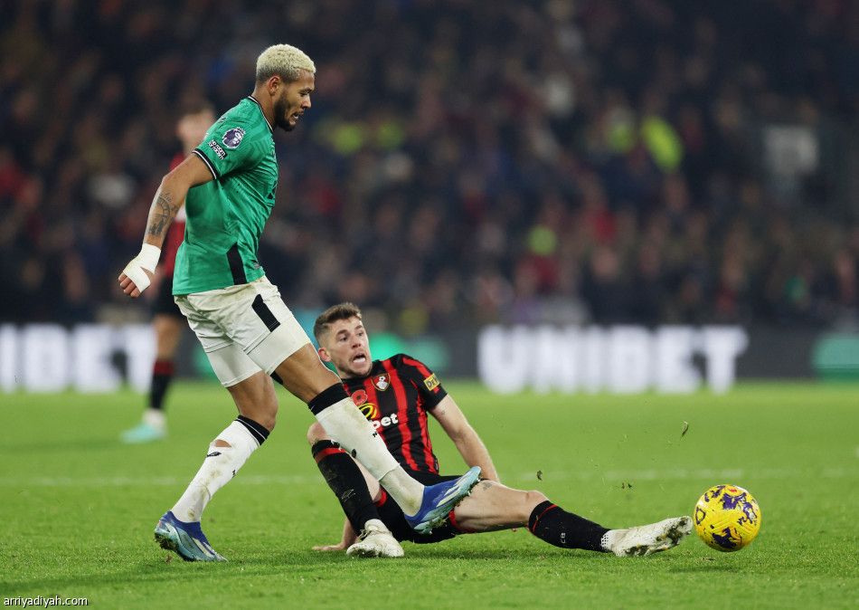 ثنائية سولانكي تقود بورنموث أمام نيوكاسل