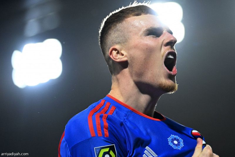 ليون يحقق انتصاره الأول في الدوري الفرنسي