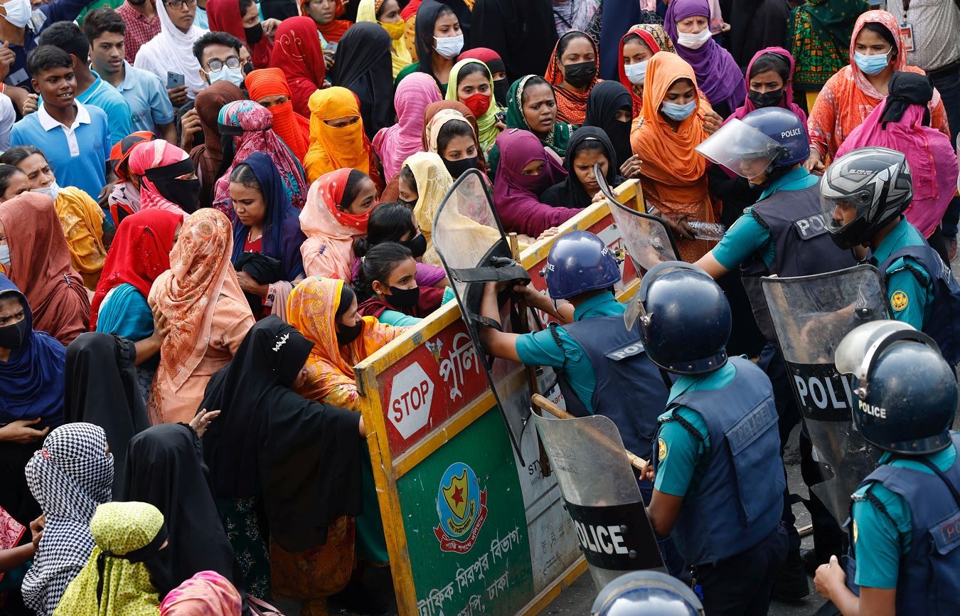 إغلاق 150 مصنعاً للنسيج في بنغلاديش وتوجيه التهم إلى 11 ألف عامل