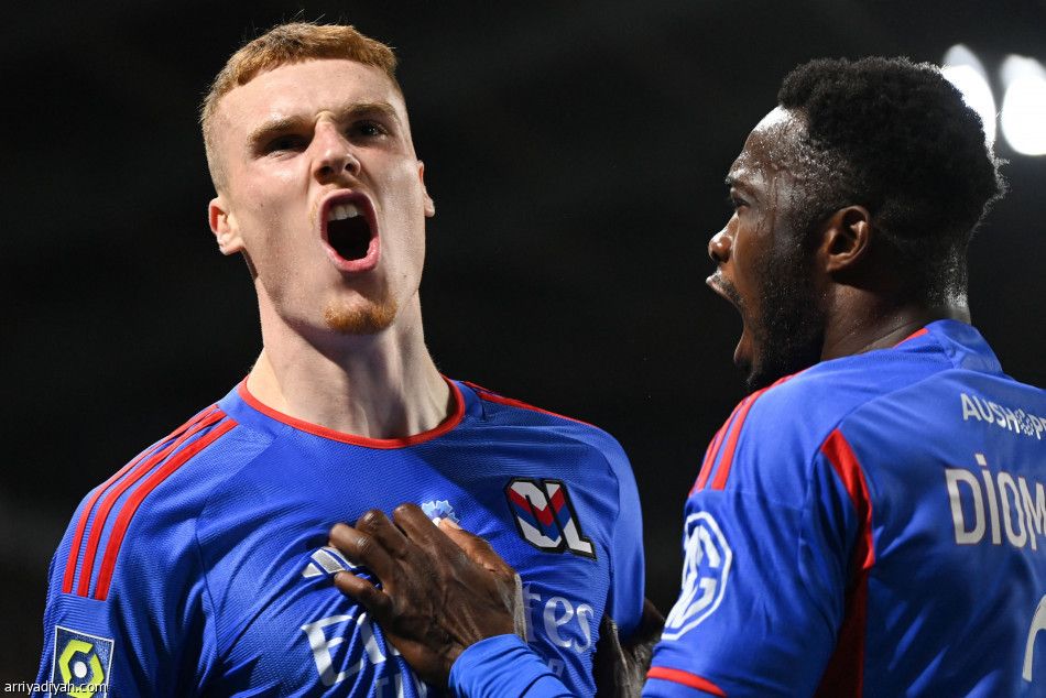 ليون يحقق انتصاره الأول في الدوري الفرنسي