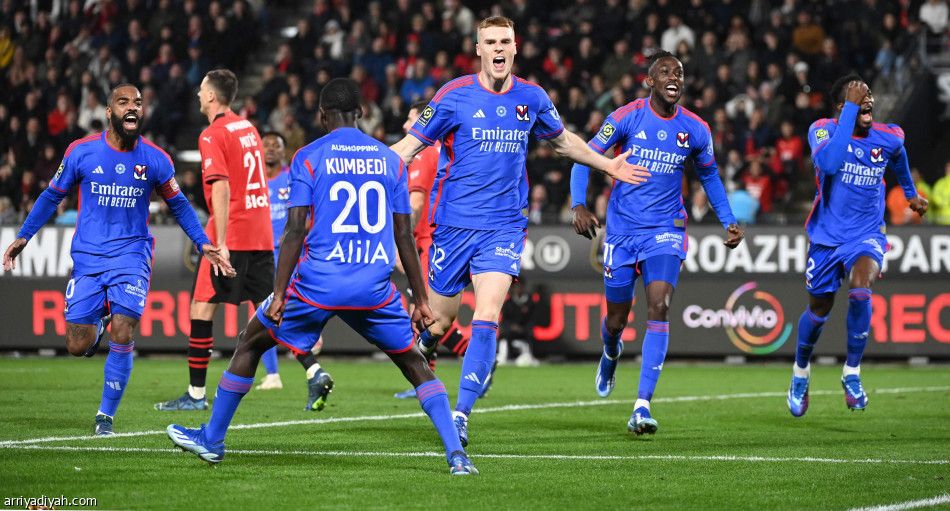 ليون يحقق انتصاره الأول في الدوري الفرنسي