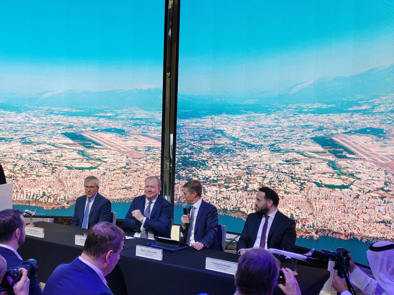 صن إكسبريس تطلب شراء 45 طائرة بوينج من طراز 737 ماكس في معرض دبي للطيران