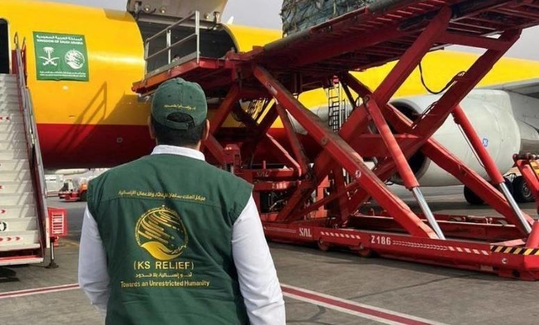 إقلاع الطائرة الإغاثية السعودية الخامسة متجهة إلى مطار العريش لإغاثة غزة