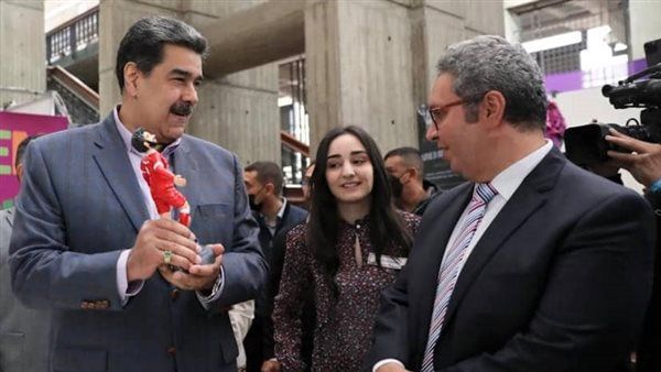 الرئيس الفنزويلي يفتتح الجناح المصري في معرض فنزويلا الدولي للكتاب