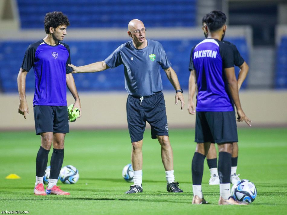 مانشيني يغير مواعيد الخمسة