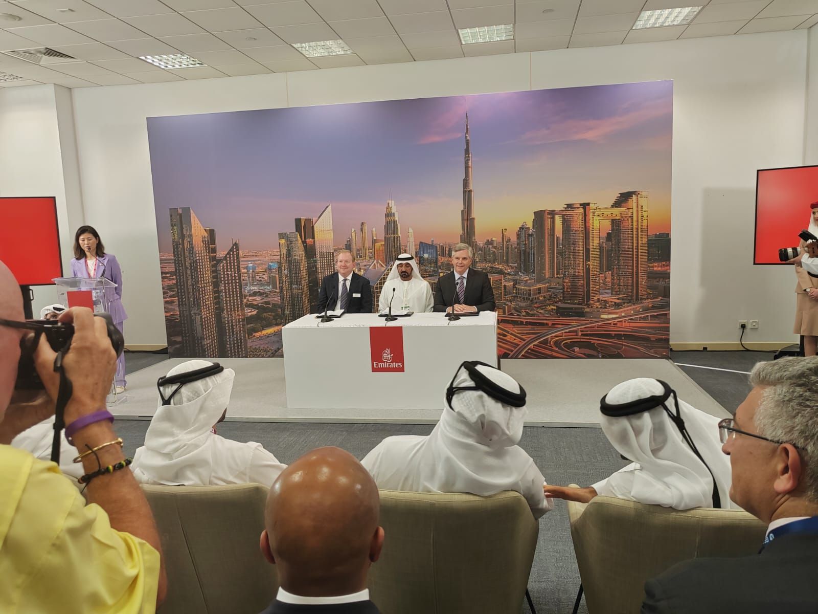 طيران الإمارات تتقدم بطلبيات لشراء طائرات عريضة البدن بقيمة 52 مليار دولار أمريكي في معرض دبي للطيران 2023