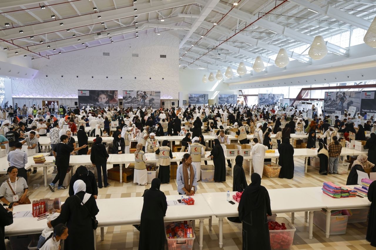 انتهاء إجراءات إدخال 168 طناً من المساعدات الإماراتية إلى غزة