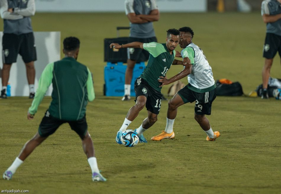 الأخضر يناور..وتمبكتي يغيب