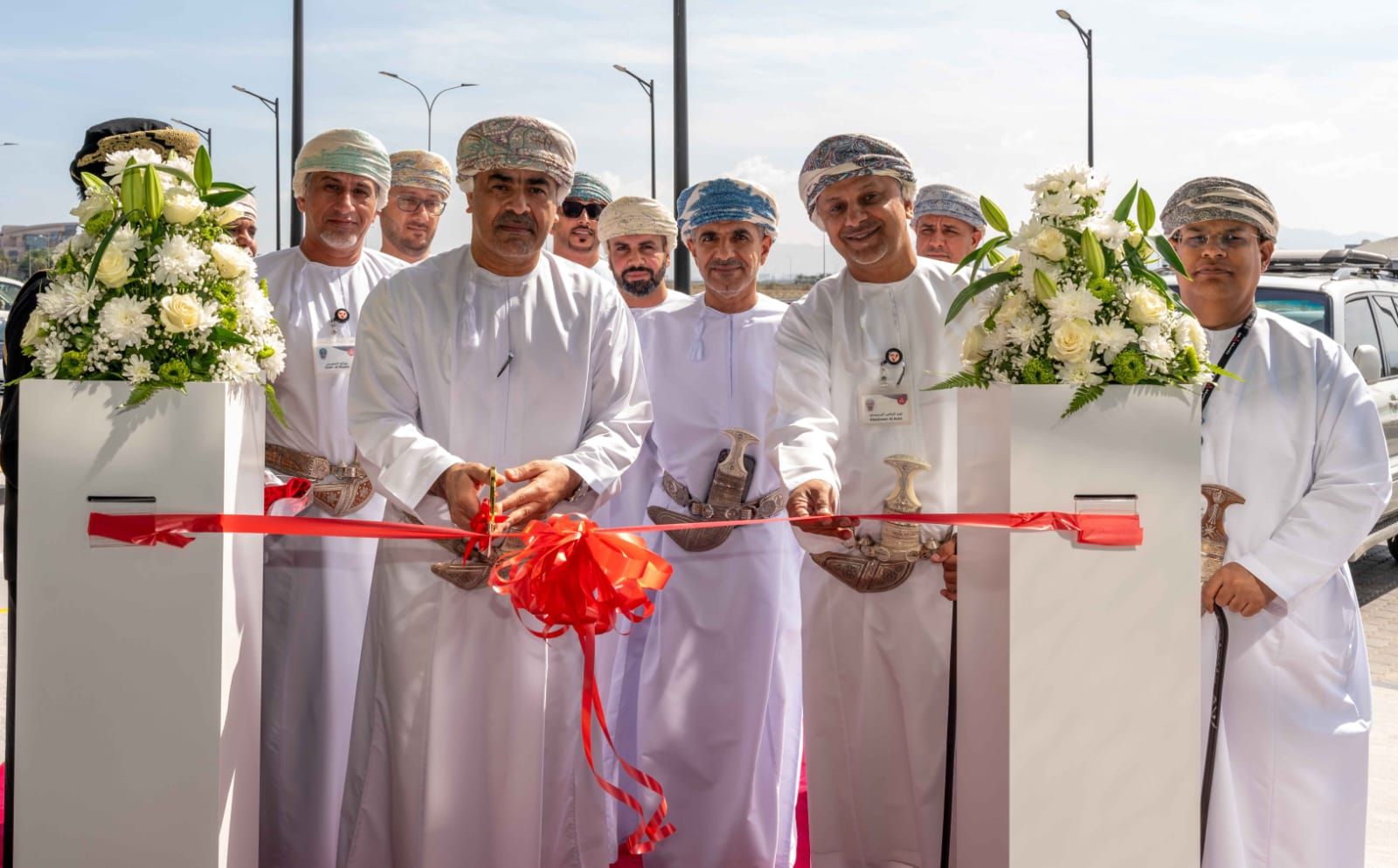 بنك مسقط يواصل تعزيز شبكة الفروع بانتقال فرع مركز البهجة إلى شارع الموج