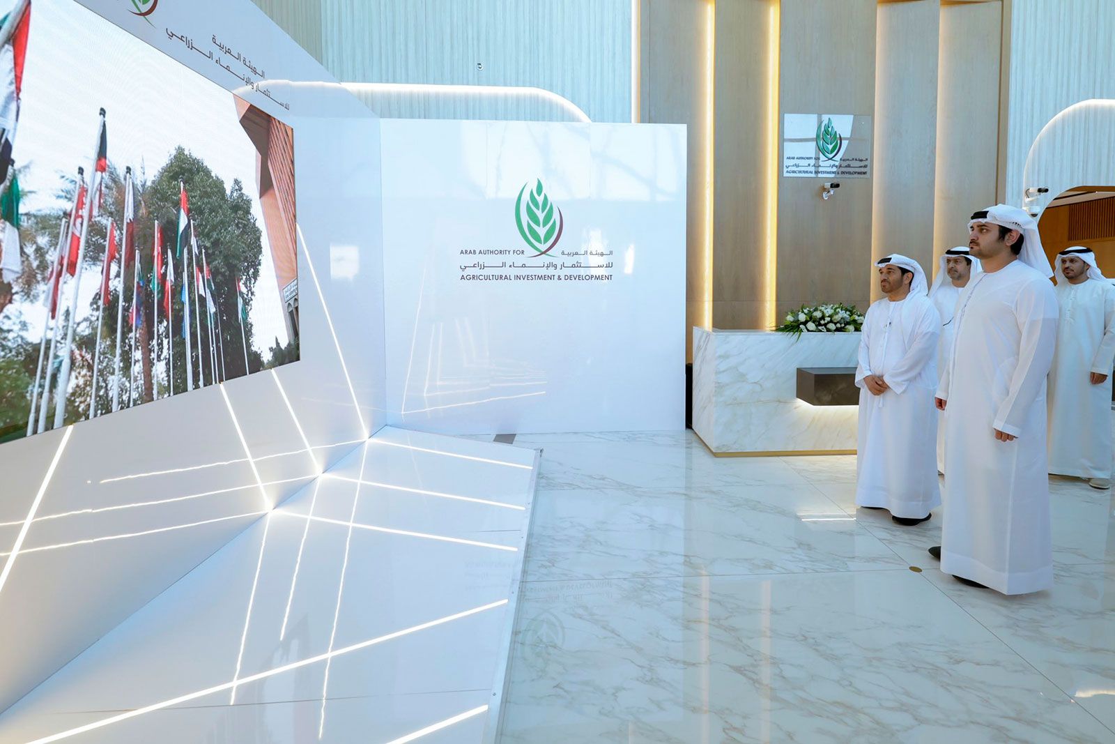 مكتوم بن محمد: الإمارات مستمرة في تعزيز شراكاتها الدولية لبناء اقتصاد مستدام