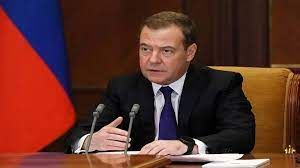 مدفيديف: واشنطن ستتوقف في وقت قريب عن تقديم الدعم لـ”نظام كييف”