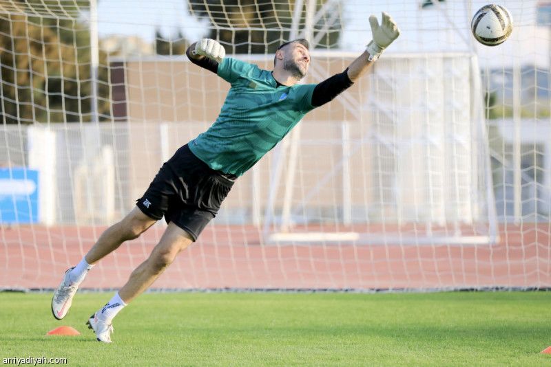 زوران يكثف ويناور