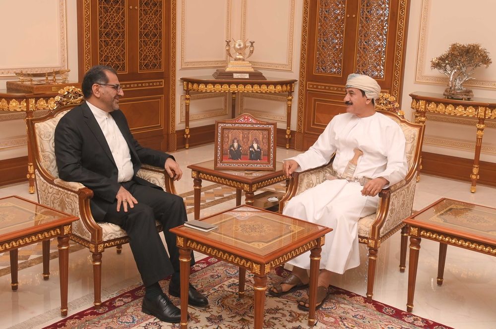 وزير المكتب السلطاني يستقبل السفير الإيراني
