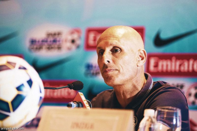 قسطنطين.. قبرصي ترك الكرة مضطرا