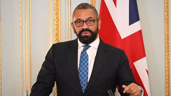 وزير الداخلية البريطاني: خطة الحكومة البديلة لترحيل المهاجرين إلى رواندا “جاهزة”