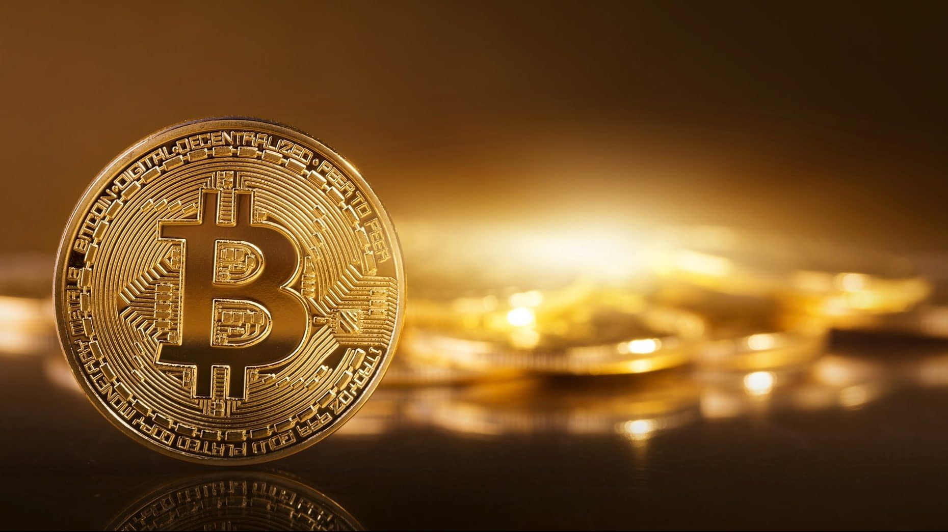 «بتكوين» قرب أعلى مستوى في عام ونصف بدعم الصناديق المتداولة