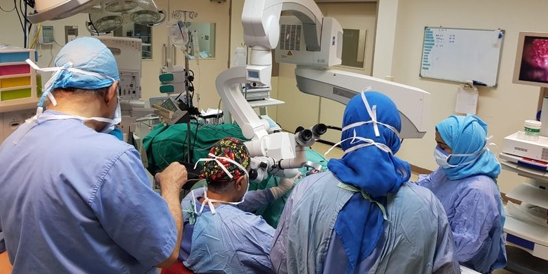 على مدى 23 عاماً .. مستشفى النهضة يُجري أكثر من 650 عملية زراعة قوقعة