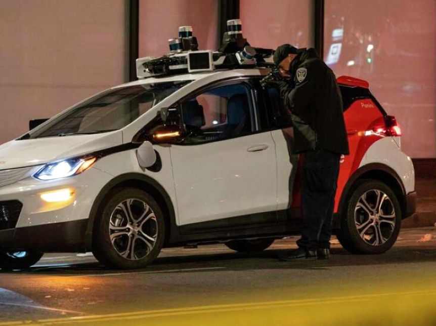 سحب سيارات الأجرة الآلية «كروز» من الشوارع